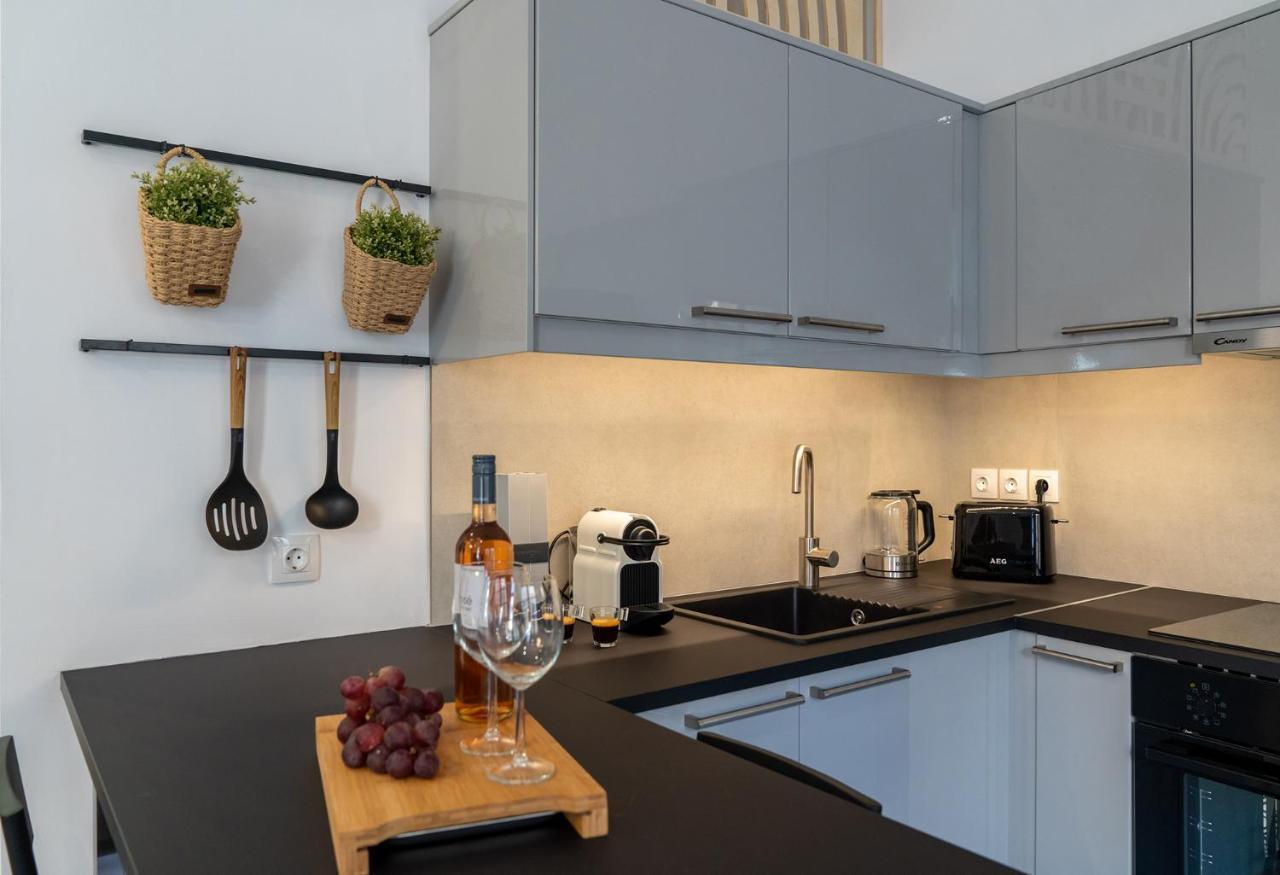 Central Suites Aegina 2 Екстер'єр фото