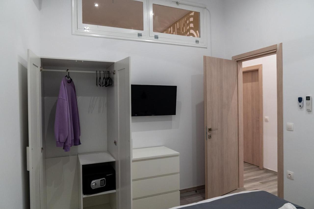 Central Suites Aegina 2 Екстер'єр фото